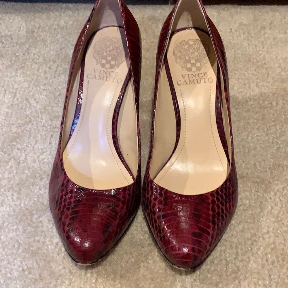 🐍 Vince Camino Maroon Snake Pump 🐍